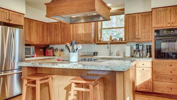 House (5 Bedrooms) | Interior