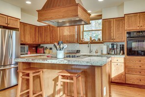 House (5 Bedrooms) | Interior