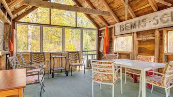 House (5 Bedrooms) | Interior