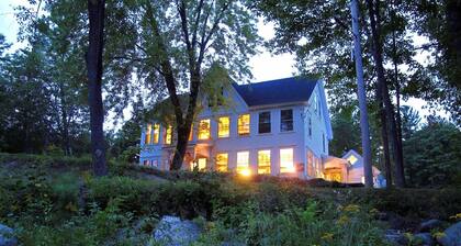 Spacious Home on Bear Camp River in Tamworth!