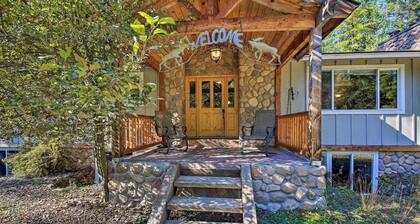 Quaint Priest Lake Cabin w/ Patio < 1 Mi to Lake!