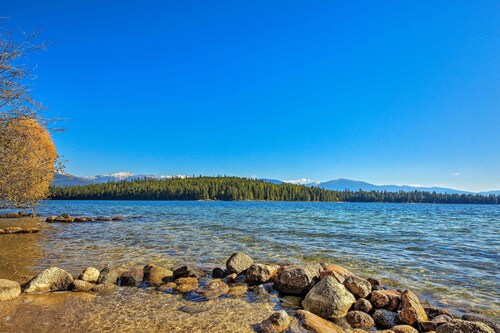 Quaint Priest Lake Cabin w/ Patio < 1 Mi to Lake!