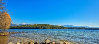 Quaint Priest Lake Cabin w/ Patio < 1 Mi to Lake!