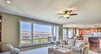 Incredible Oregon Retreat w/ Private Hot Tub!