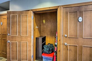 Apartment (1 Bedroom) | Interior - Couple's Ski Condo: 1 Mi to Breckenridge Golf Club (Breckenridge)