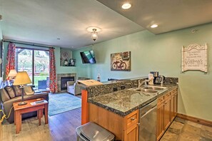 Apartment (1 Bedroom) | Interior - Couple's Ski Condo: 1 Mi to Breckenridge Golf Club (Breckenridge)