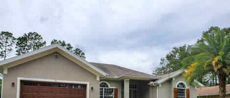 House (4 Bedrooms) | Front of property