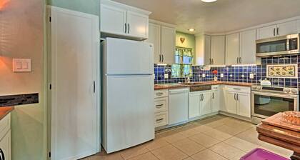 Cozy 'blue Adobe' w/ Steam Room 2 Mi. From Taos!