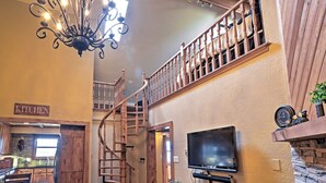 Interior - Angel Fire Condo w/ Fireplace: Half-mi to Ski Lift (Angel Fire)