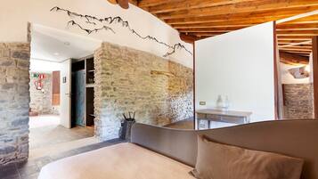 10 slaapkamers, een bureau, een strijkplank/strijkijzer, internet