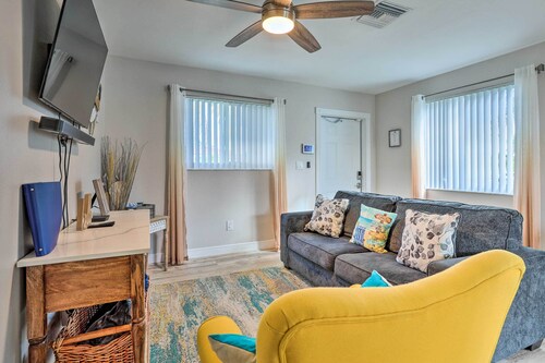 Gated Southern Miami Home: 22 Mi to Downtown!