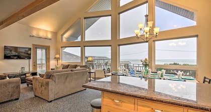 Logan Road Lookout, Lincoln City Home w/ Game Room