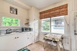 Interior - Hilo Home Base - 3 Miles to State Park & Beach! (Hilo)