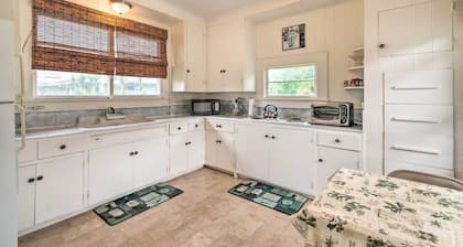 Hilo Home Base - 3 Miles to State Park & Beach!