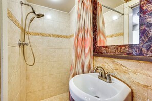 Apartment (0 Bedroom) | Interior - Kailua-kona Islander Studio: Lanai, Community Pool (Kailua-Kona)