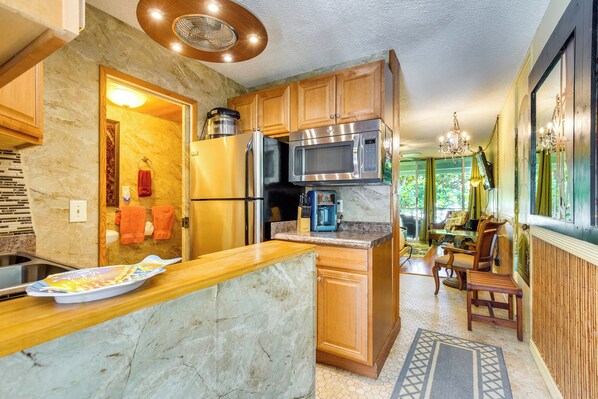 Apartment (0 Bedroom) | Front of property - Kailua-kona Islander Studio: Lanai, Community Pool (Kailua-Kona)