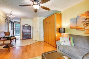 Apartment (0 Bedroom) | Interior - Kailua-kona Islander Studio: Lanai, Community Pool (Kailua-Kona)