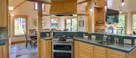House (4 Bedrooms) | Interior