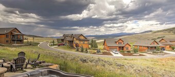 Granby Home w/ Hot Tub + Ski, Golf & Pool Access