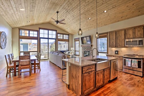 Mtn-view Fraser Home w/ Hot Tub - Near Skiing!