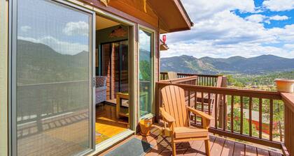 3BR Cabin Near Rmnp Sweeping Views + Fireplace