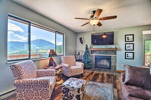 House (3 Bedrooms) | Interior - Idyllic Cabin w/ Grill & Panoramic Mtn Views! (Estes Park)