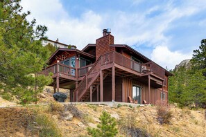 Interior - 3BR Cabin Near Rmnp Sweeping Views + Fireplace (Estes Park)