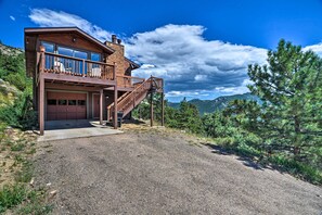 House (3 Bedrooms) | Interior - Idyllic Cabin w/ Grill & Panoramic Mtn Views! (Estes Park)