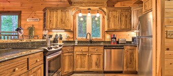 'serenity Now' Cabin w/ Fire Pit + Game Room!