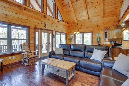 'serenity Now' Cabin w/ Fire Pit + Game Room!