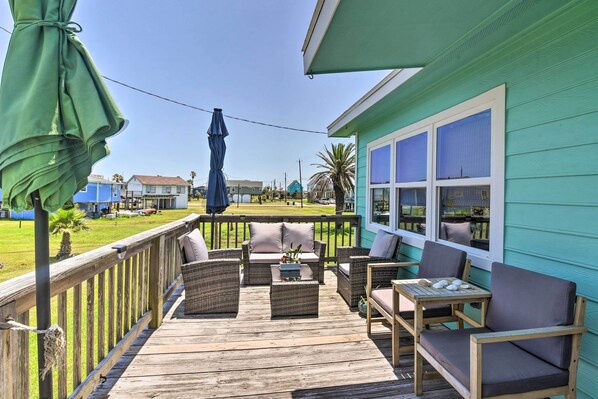 House (3 Bedrooms) | Interior - Breezy Surfside Beach Home w/ Deck: Walk to Beach (Freeport)