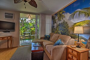 Apartment (0 Bedroom) | Interior - Kailua Studio w/ Pool Access & Garden Views! (Kailua-Kona)