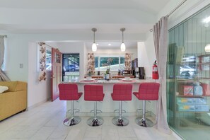 Interior - Bright Haiku Studio: Patio + Rainforest View (Haiku)