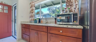 Bright Haiku Studio: Patio + Rainforest View