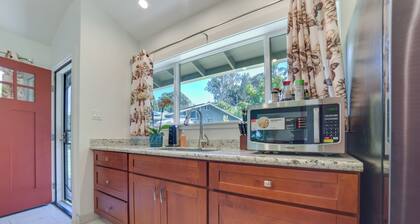 Bright Haiku Studio: Patio + Rainforest View