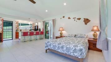 Apartment (0 Bedroom) | Iron/ironing board, bed sheets