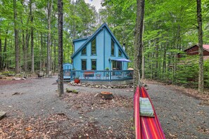 House (2 Bedrooms) | Interior - Colorful Pocono Lake Cabin w/ Deck & Fire Pit (Pocono Lake)