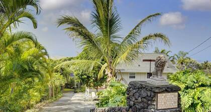 Cozy Kona Coast Apt w/ Lanai ~ 8 Miles to Beach!