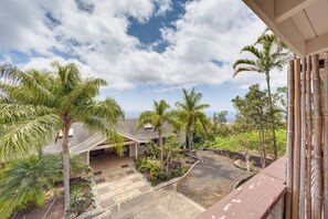 A residential area with a house, palm trees, and a clear sky. - Cozy Kona Coast Apt w/ Lanai ~ 8 Miles to Beach! (Kailua-Kona)