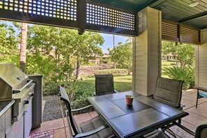 Apartment (2 Bedrooms) | Front of property - Kona Coast Condo w/ Lanai & Outdoor Kitchen! (Kamuela)