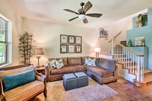 Apartment (2 Bedrooms) | Interior - Kona Coast Condo w/ Lanai & Outdoor Kitchen! (Kamuela)