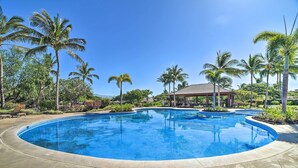 A circular pool with palm trees and a gazebo in the background. - Kona Coast Condo w/ Lanai & Outdoor Kitchen! (Kamuela)