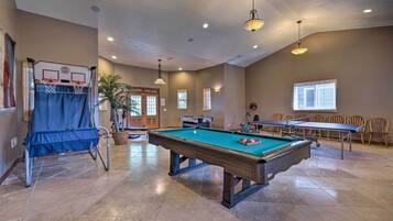 House (6 Bedrooms) | Interior