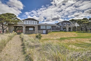 House (6 Bedrooms) | Interior