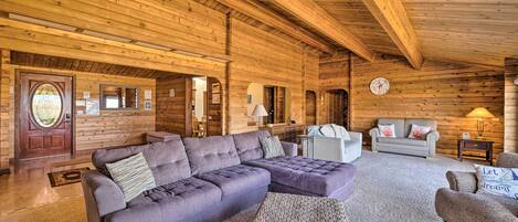 House (6 Bedrooms) | Interior