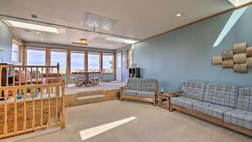 House (6 Bedrooms) | Interior