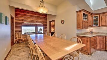 House (6 Bedrooms) | Interior