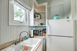 Apartment (0 Bedroom) | Interior - Zen Studio w/ Pool & Tropical Bar by Atlantic Ave (Delray Beach)