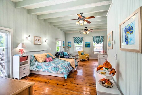 Zen Studio w/ Pool & Tropical Bar by Atlantic Ave