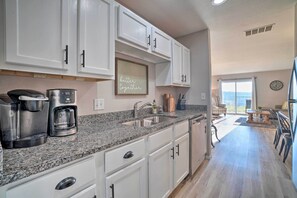 Apartment (3 Bedrooms) | Private kitchen - Sunny Family-friendly Branson Home! (Branson)